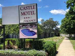 Bangunan 4 Castle Motel