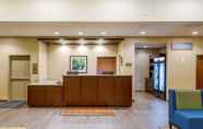 Lobi 2 Comfort Suites Burlington near I-5