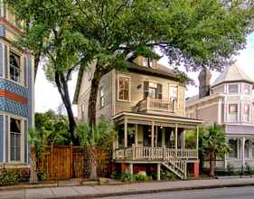 Exterior 4 3 BR Victorian Stunner on Forsyth Park