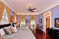 ห้องนอน 3 BR Victorian Stunner on Forsyth Park