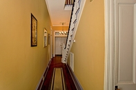 Lobby 3 BR Victorian Stunner on Forsyth Park