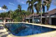 Kolam Renang MaikhaoBeach Home