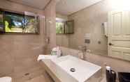 In-room Bathroom 4 Marilia Villas