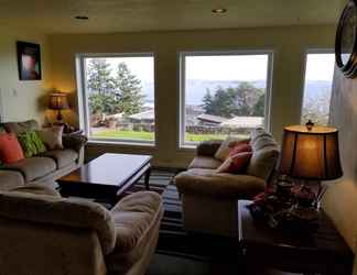 Lobby 2 HOV B&B House -Hospitality Ocean view Victoria-