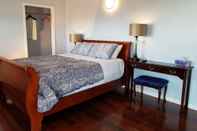 Bedroom HOV B&B House -Hospitality Ocean view Victoria-