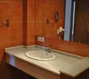 In-room Bathroom 5 Molino