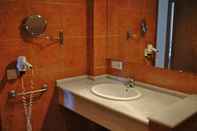 In-room Bathroom Molino