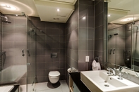 In-room Bathroom 705 Cape Royale Luxury Apartment