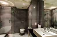 Toilet Kamar 705 Cape Royale Luxury Apartment