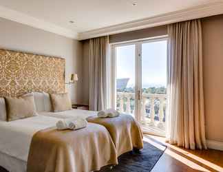 Kamar Tidur 2 705 Cape Royale Luxury Apartment