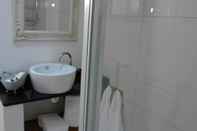 Toilet Kamar Port House