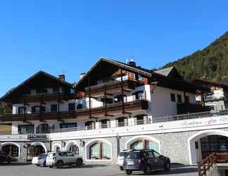 Bangunan 2 Residence Fior D'Alpe