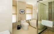 In-room Bathroom 6 Atour Hotel Binjiang Binwen Road Hangzhou