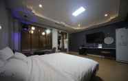 Kamar Tidur 2 Bestie Hotel