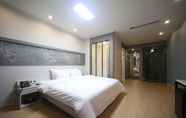 Kamar Tidur 4 Bestie Hotel