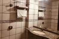 ห้องน้ำภายในห้อง Econotel Brasilia