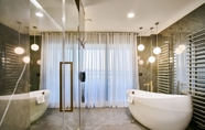 In-room Bathroom 5 Ikador Luxury Boutique Hotel & Spa