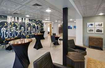 Lobby 4 TRYP by Wyndham Pittsburgh/Lawrenceville