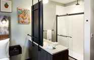 Toilet Kamar 5 TRYP by Wyndham Pittsburgh/Lawrenceville