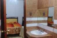 In-room Bathroom Hotel Tinoco