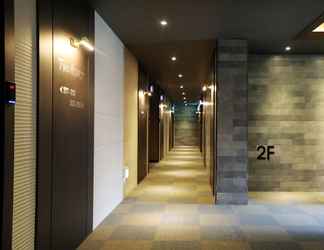 Lobi 2 Two Heart Hotel