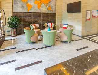 Lobby 2 Q Hotel