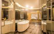 In-room Bathroom 3 Q Hotel