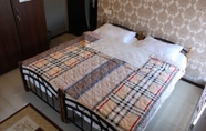 Kamar Tidur 4 East House Hotel