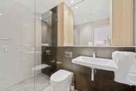 In-room Bathroom Full Darling Harbour View Luxury 2 Bedroom Apartment