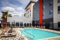 สระว่ายน้ำ Hilton Garden Inn Sacramento Airport Natomas