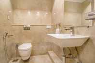 Phòng tắm bên trong FabHotel Arun International