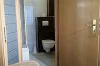 Toilet Kamar Pension Borna