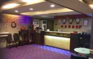 Lobi 2 Hone Lane Business Hotel