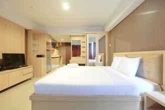 Bedroom 4 Comfortable and Modern Studio Apartment near Cawang and MT Haryono