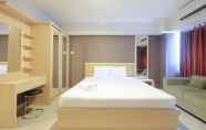 Kamar Tidur 5 Comfortable and Modern Studio Apartment near Cawang and MT Haryono