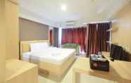 Kamar Tidur 2 Comfortable and Modern Studio Apartment near Cawang and MT Haryono