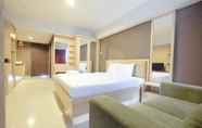 Kamar Tidur 6 Comfortable and Modern Studio Apartment near Cawang and MT Haryono