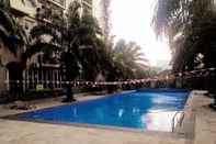 Swimming Pool Homey 1BR @ Mutiara Bekasi Apartment