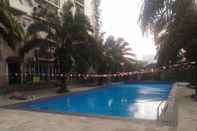 Swimming Pool Pool View 2BR Mutiara Bekasi Apartment