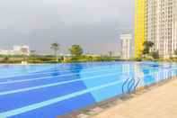 Kolam Renang Modern and Comfortable Studio Apartment Springlake Summarecon near Summarecon