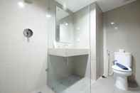 Toilet Kamar Spacious Studio Apartment @ The H Residence near MT Haryono