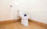 In-room Bathroom 6 Simple & Cozy 1BR @ Bassura Apartment Near to Bassura City Mall
