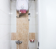 In-room Bathroom 6 Comfortable Studio Room Poris 88 Apartment Near Bale Kota Mall