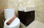 Toilet Kamar 6 Luxurious Furnished 2BR Kemang Village Apartment