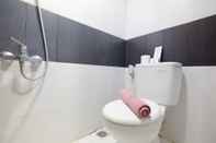 Toilet Kamar Budget Studio Apartment at Cinere Bellevue Suites