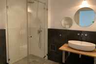 In-room Bathroom Domapartment Cologne City Domblick