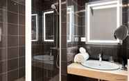 In-room Bathroom 5 Aiden by Best Western @ T'aim Hotel Compiègne