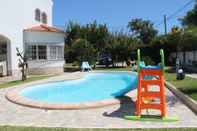 Swimming Pool Sesimbra Stylish Villa by Homing