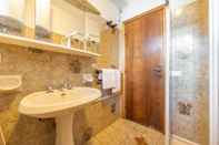 In-room Bathroom Casa Collodi