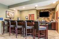 Bar, Cafe and Lounge Cobblestone Hotel and Suites Torrington